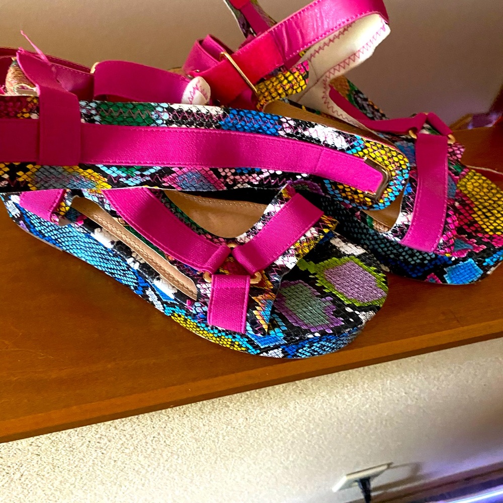Multicolored platform sandal - Picture 3 of 3
